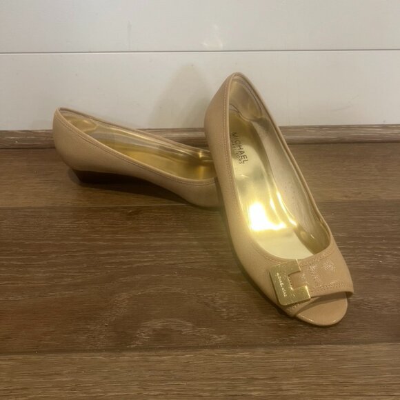 Michael Kors Shoes - Michael Kors Beverly Demi-Wedge Leather Peep Toe Shoe Womens Sz 8, Nude, Gold